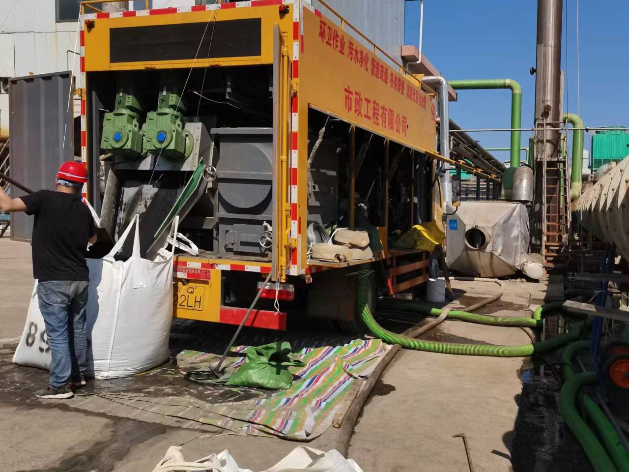 罗山淤泥压干处理